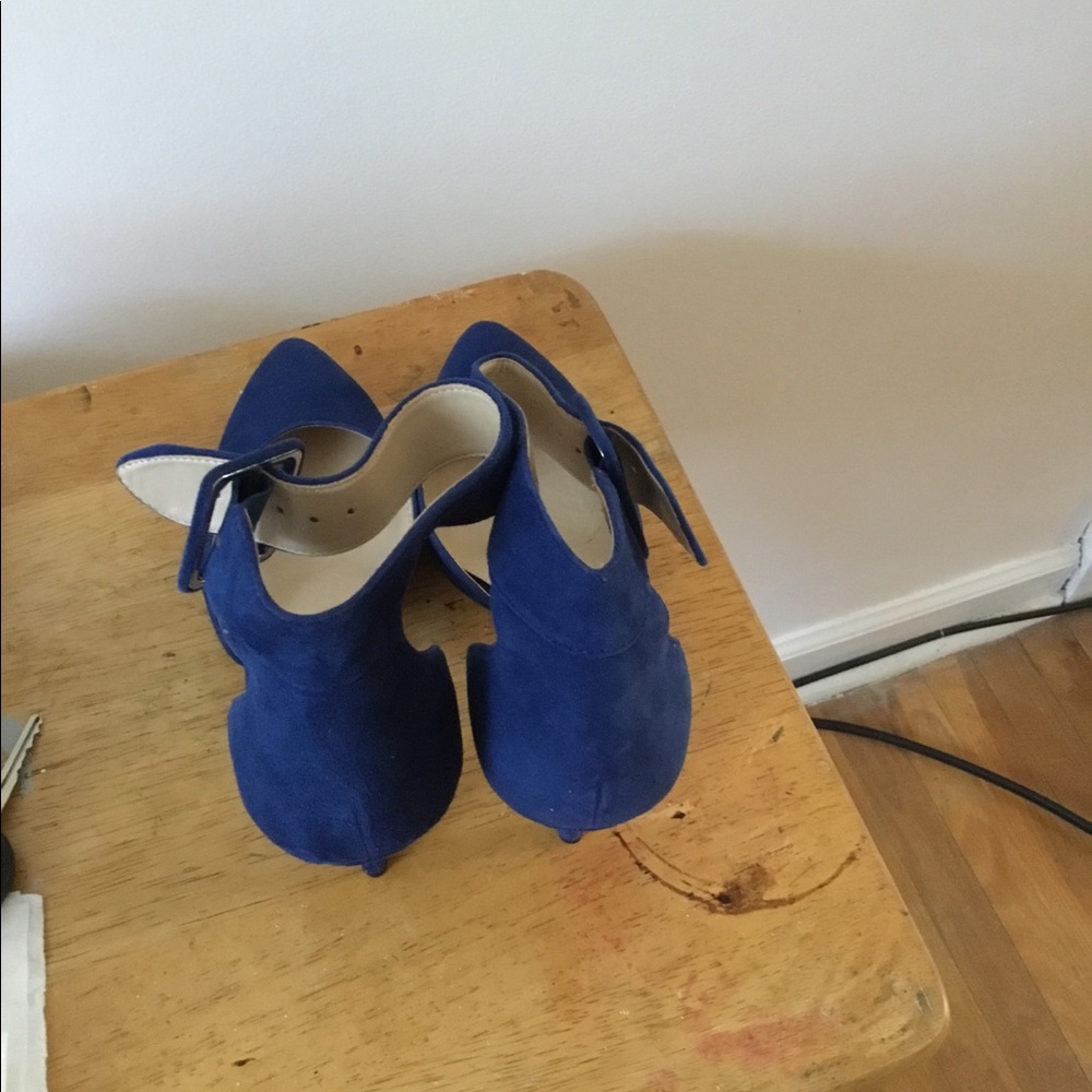 Heels - Picture 2 of 3
